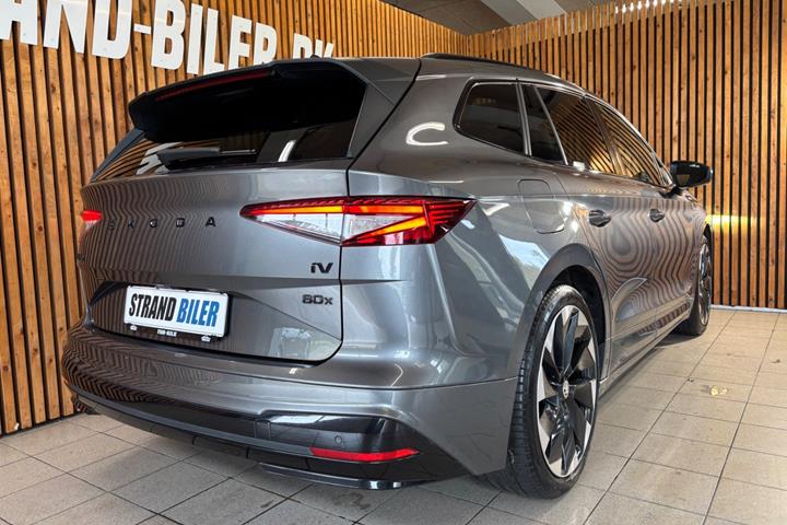 Grå Skoda Enyaq fra 2023