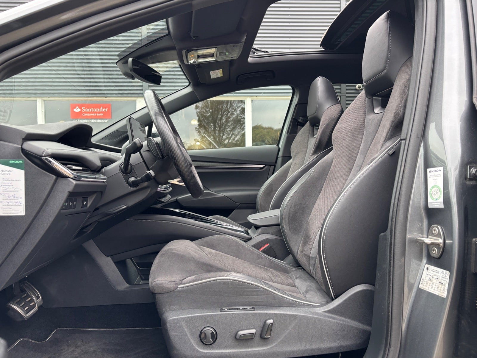 Grå Skoda Enyaq fra 2023