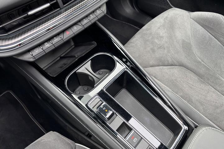 Grå Skoda Enyaq fra 2023