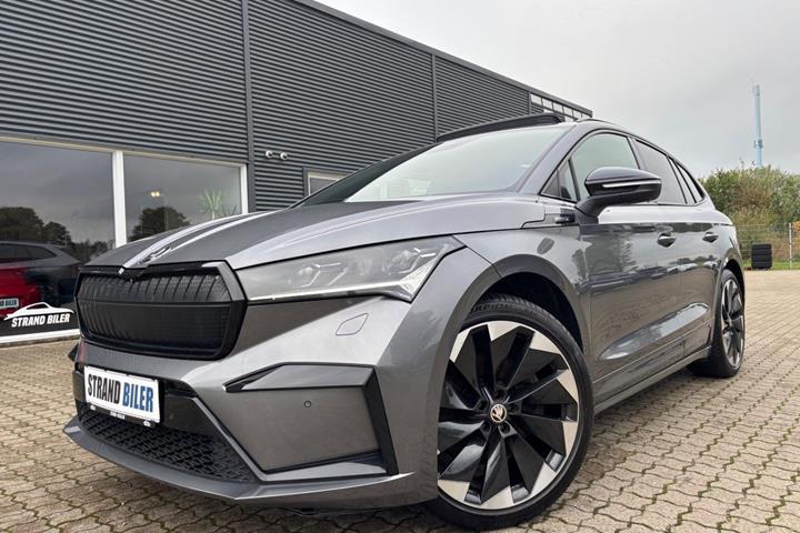 Grå Skoda Enyaq fra 2023