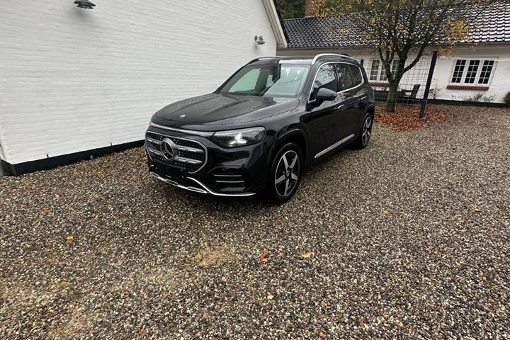Sort Mercedes GLB250+ fra 2026