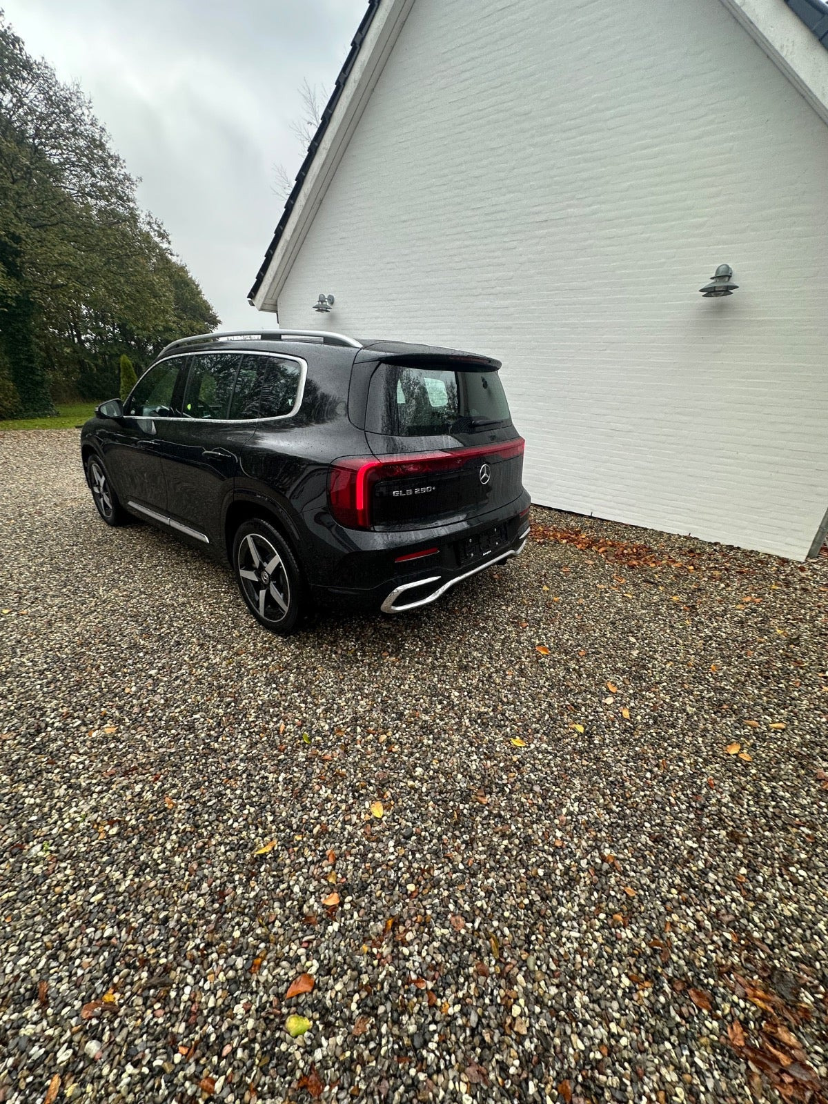 Sort Mercedes GLB250+ fra 2026