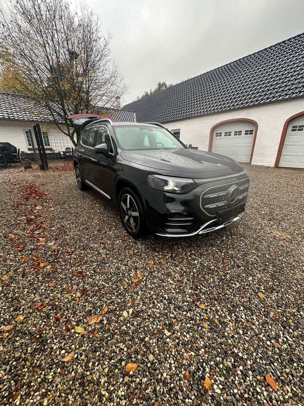 Sort Mercedes GLB250+ fra 2026