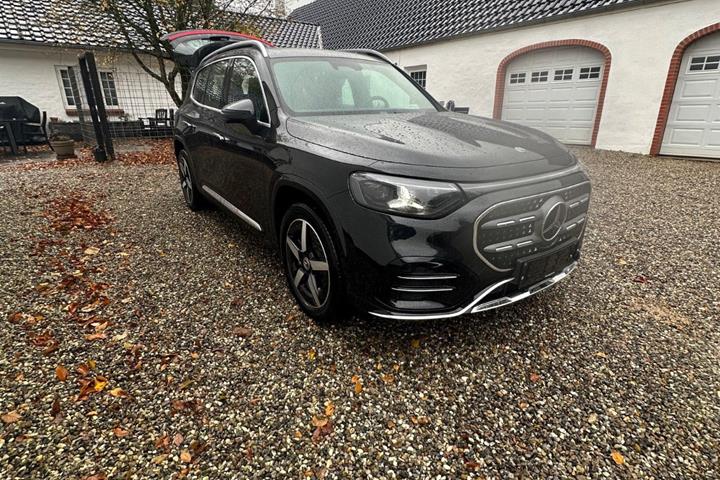 Sort Mercedes GLB250+ fra 2026