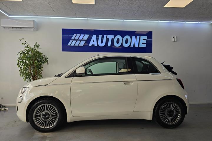 Hvid Fiat 500e fra 2023