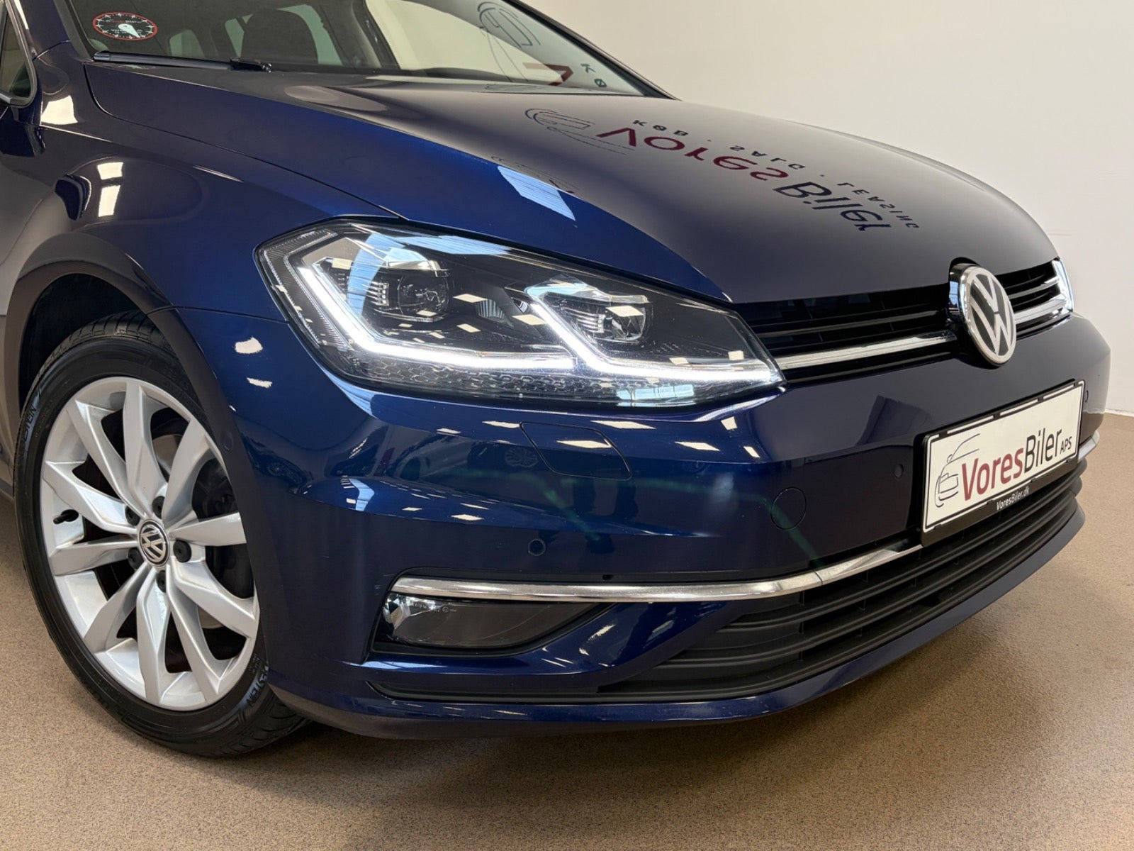 Blå VW Golf VII fra 2018