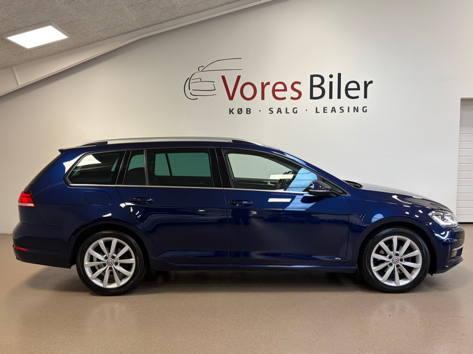Blå VW Golf VII fra 2018