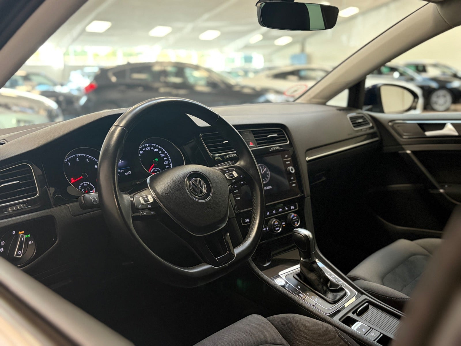 Blå VW Golf VII fra 2018