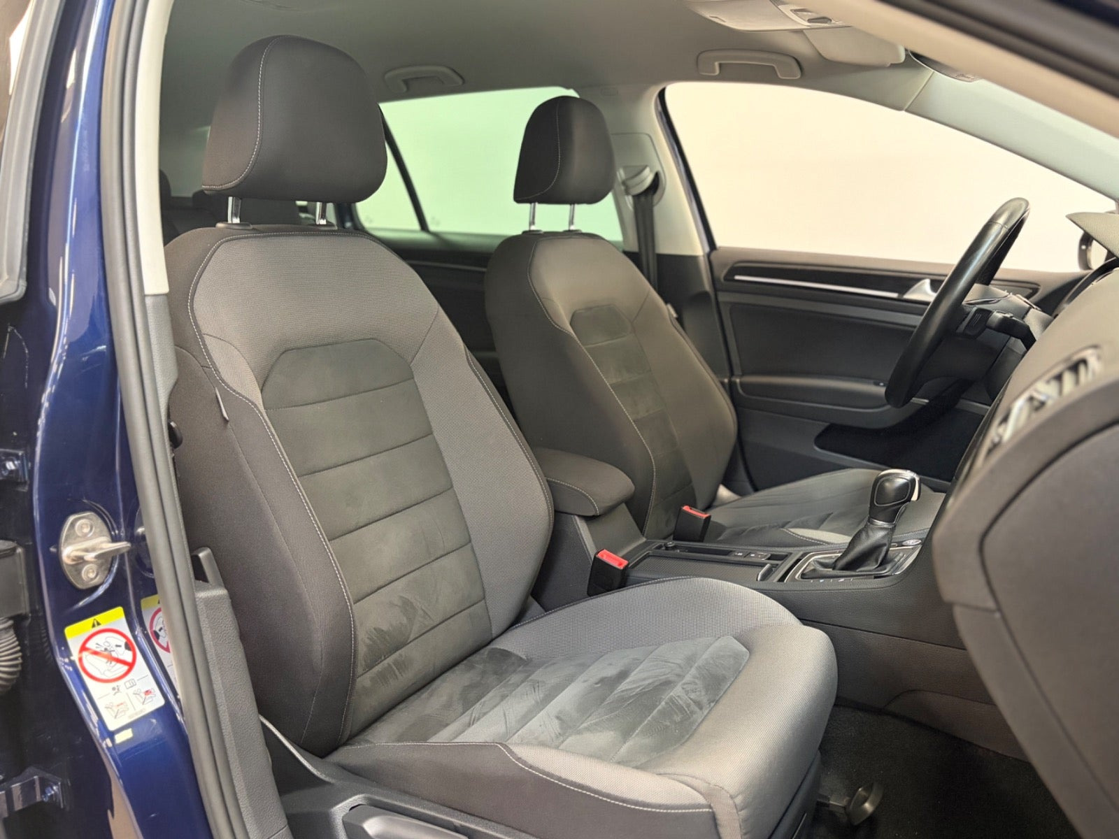 Blå VW Golf VII fra 2018
