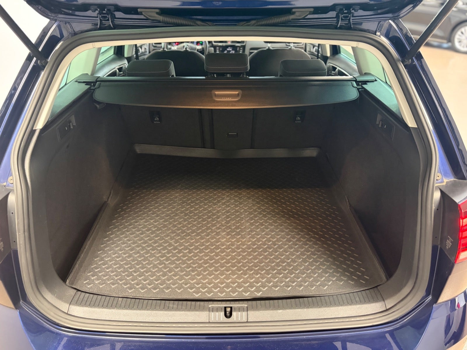 Blå VW Golf VII fra 2018