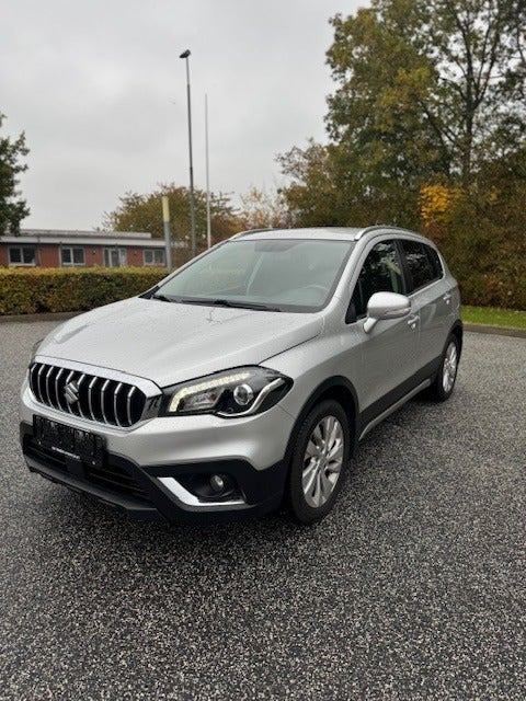 Sølv Suzuki S-Cross fra 2018