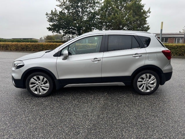 Sølv Suzuki S-Cross fra 2018