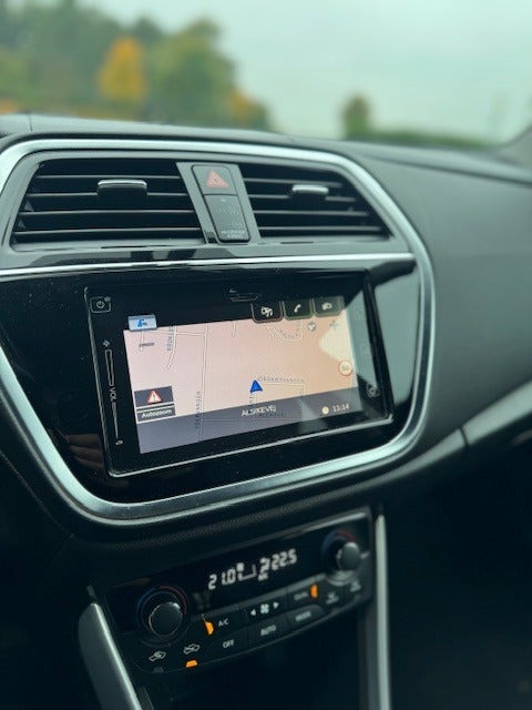 Sølv Suzuki S-Cross fra 2018