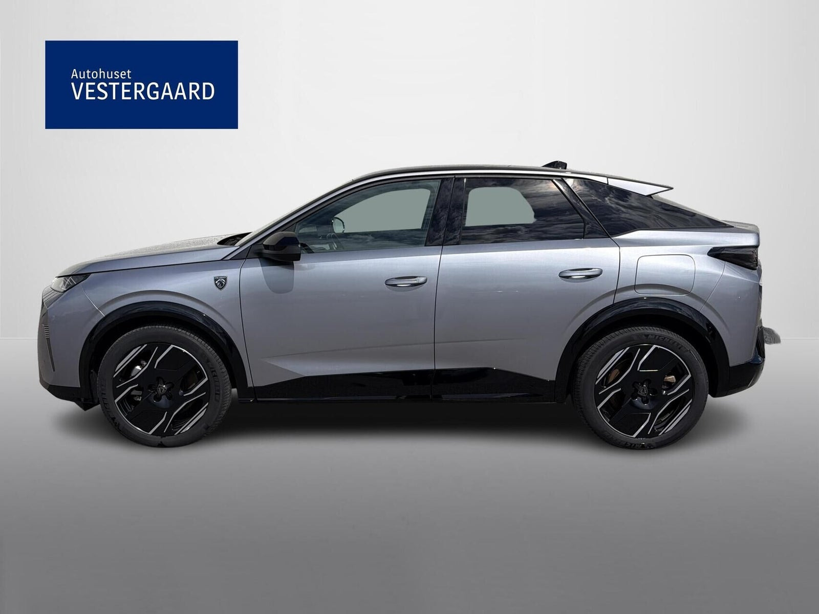 Grå Peugeot e-3008 fra 2025