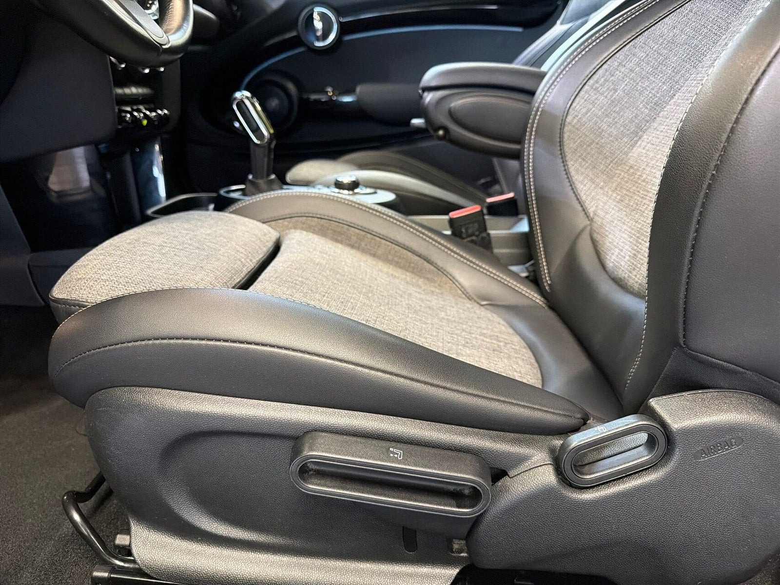 Sølv Mini Cooper SE fra 2023