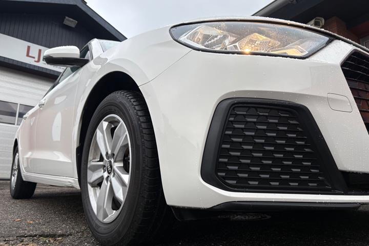 Hvid Audi A1 fra 2021