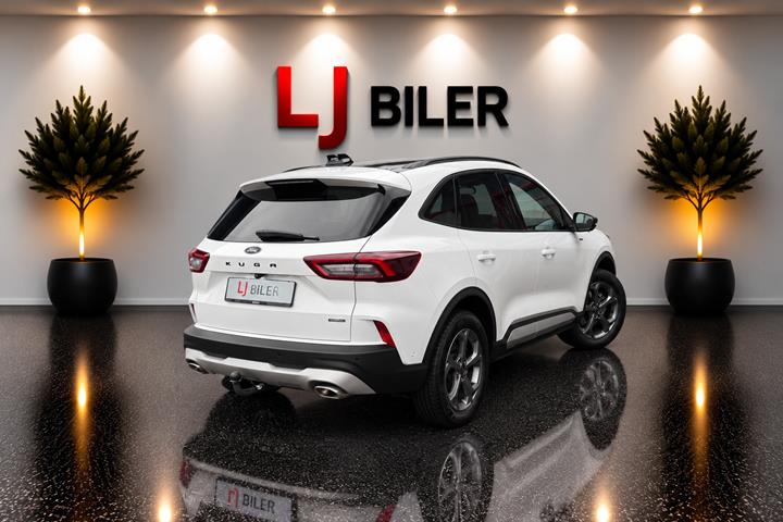 Hvid Ford Kuga fra 2024