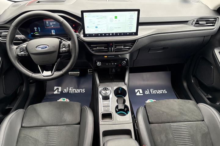Hvid Ford Kuga fra 2024