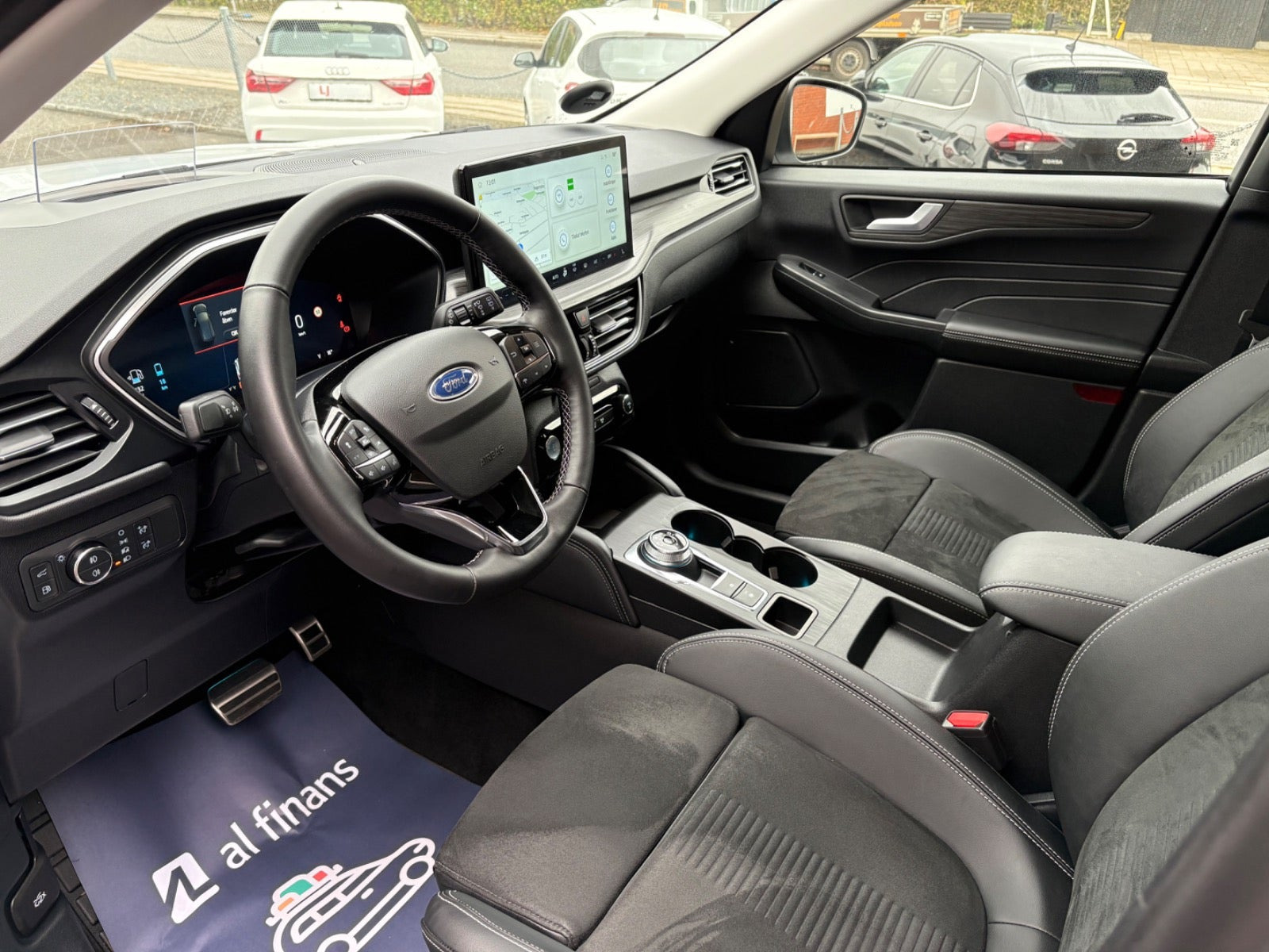 Hvid Ford Kuga fra 2024