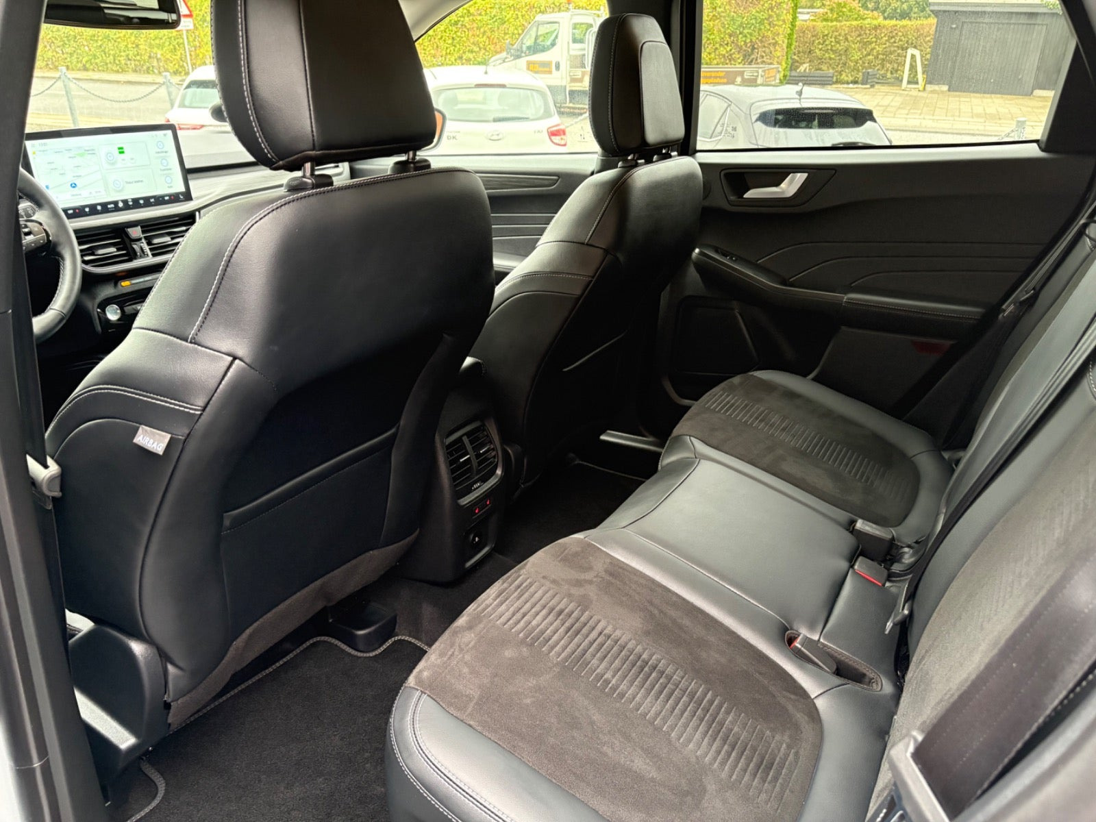 Hvid Ford Kuga fra 2024