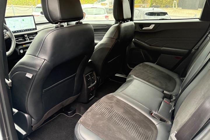 Hvid Ford Kuga fra 2024