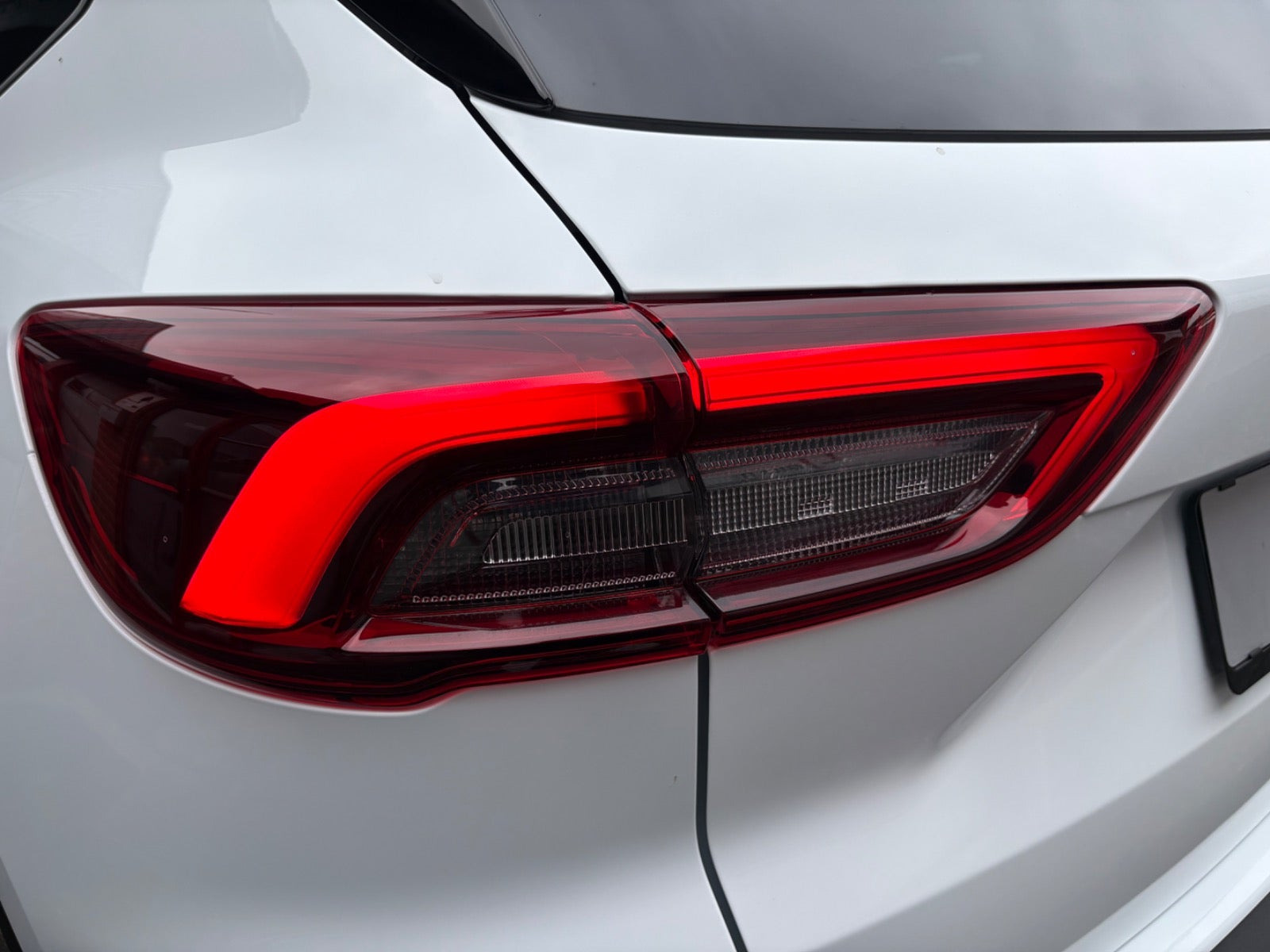 Hvid Ford Kuga fra 2024