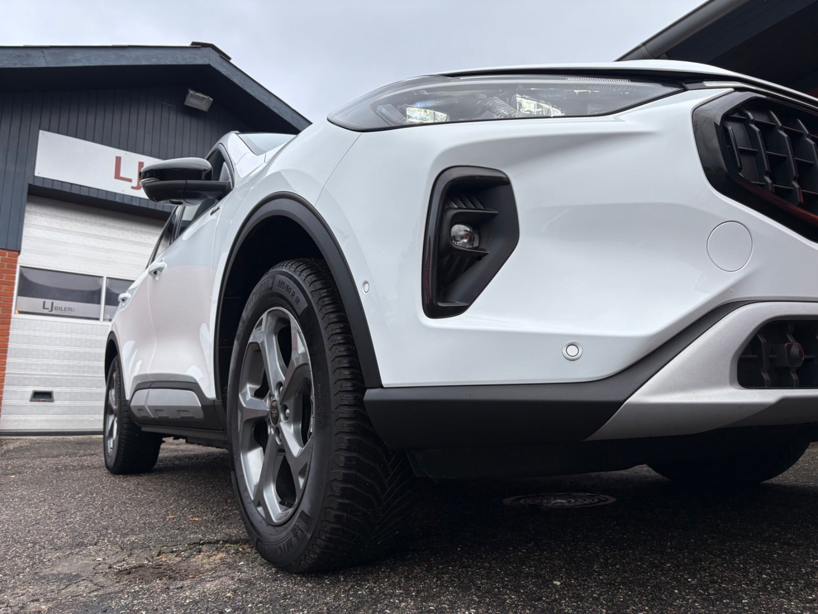 Hvid Ford Kuga fra 2024