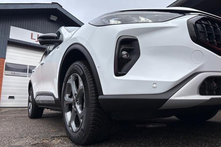 Hvid Ford Kuga fra 2024
