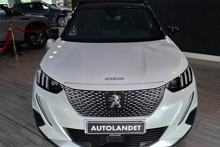 Hvid Peugeot e-2008 fra 2023