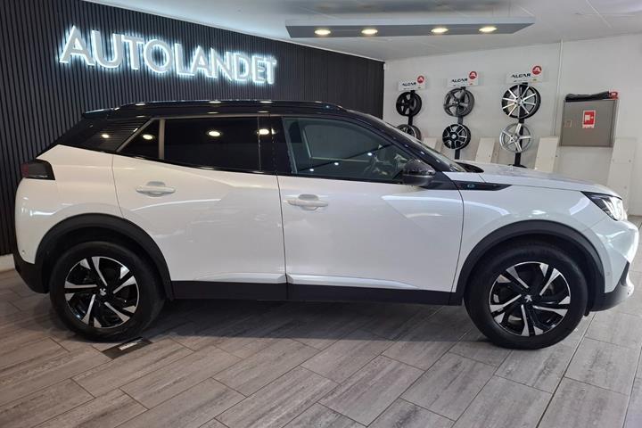Hvid Peugeot e-2008 fra 2023