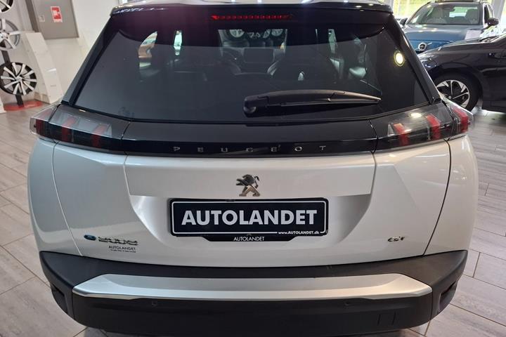 Hvid Peugeot e-2008 fra 2023