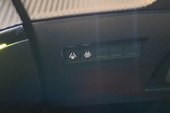 Hvid Peugeot e-2008 fra 2023