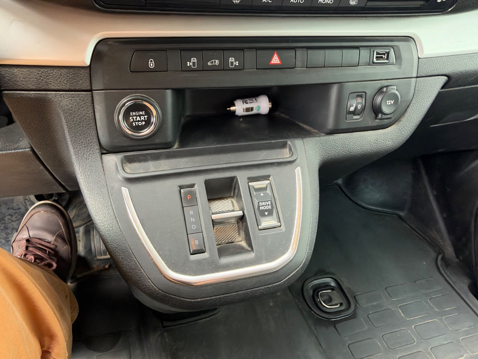 Hvid Peugeot e-Expert fra 2021