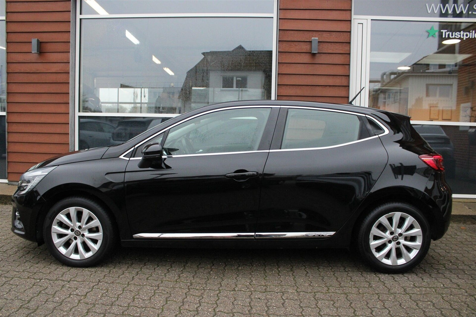 Sort Renault Clio V fra 2020