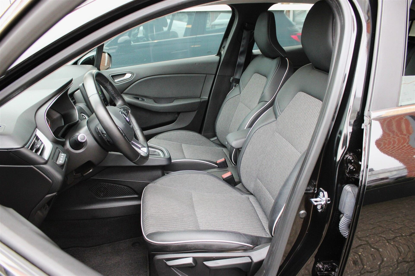 Sort Renault Clio V fra 2020
