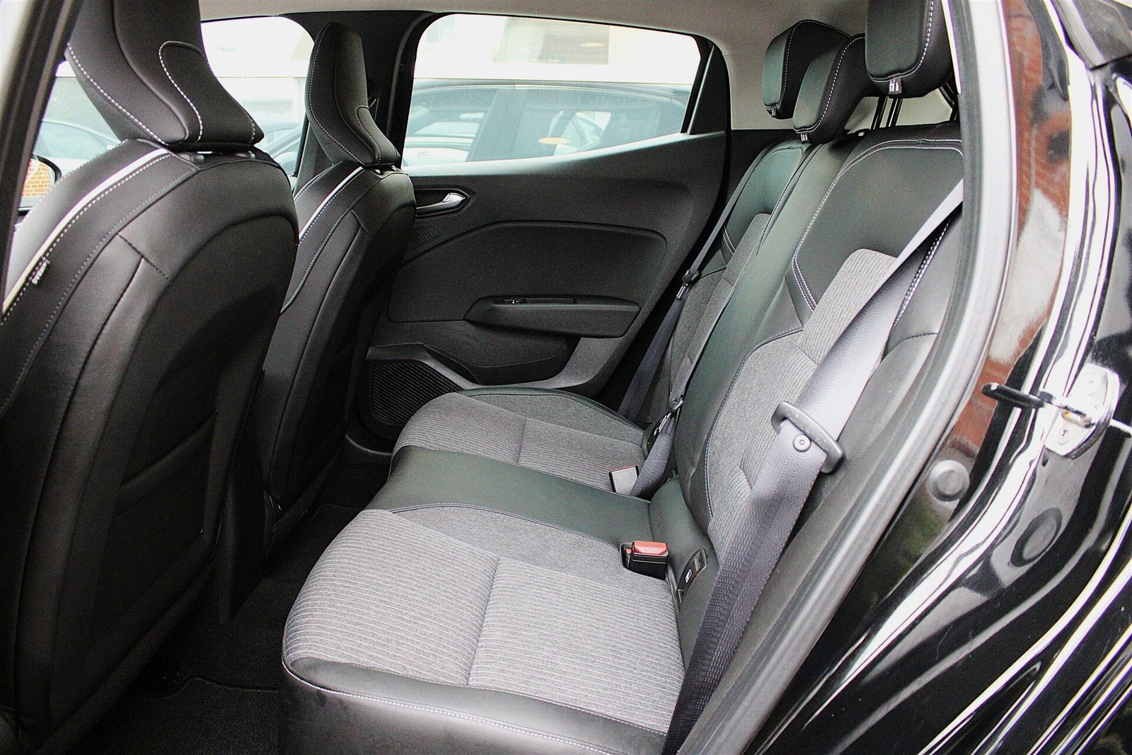 Sort Renault Clio V fra 2020