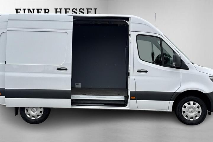 Hvid Mercedes Sprinter 317 fra 2023