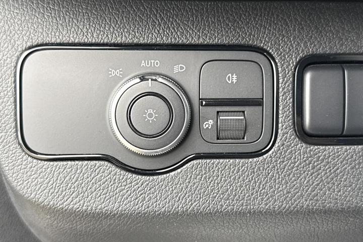 Hvid Mercedes Sprinter 317 fra 2023