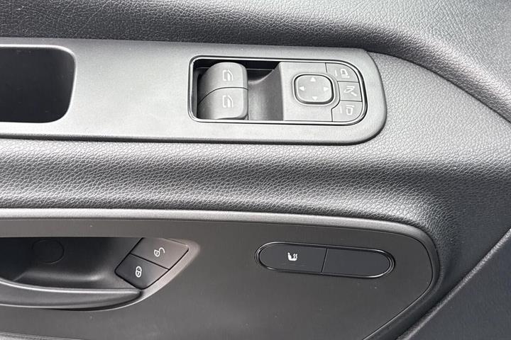 Hvid Mercedes Sprinter 317 fra 2023
