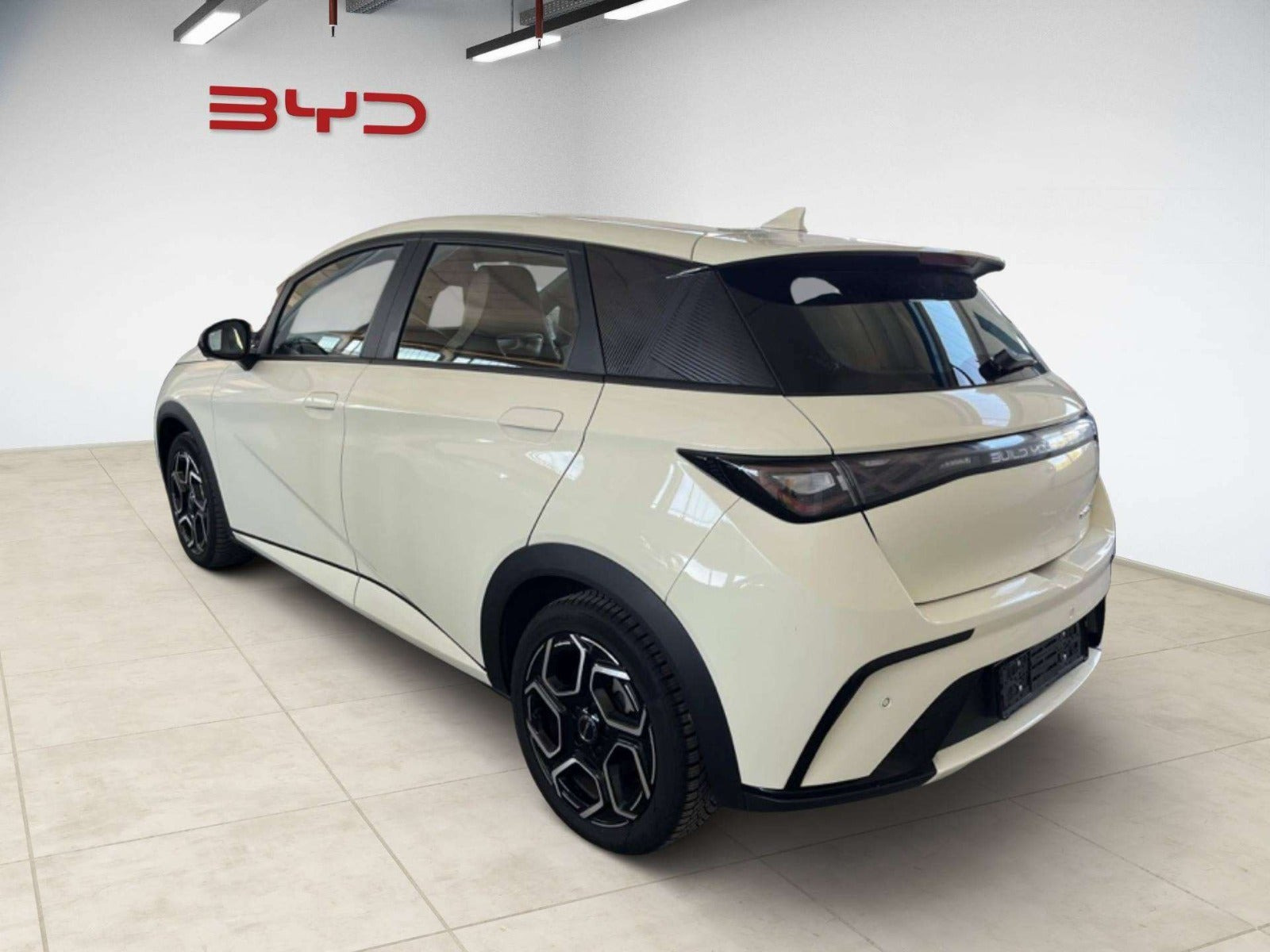 Hvid BYD Dolphin fra 2025