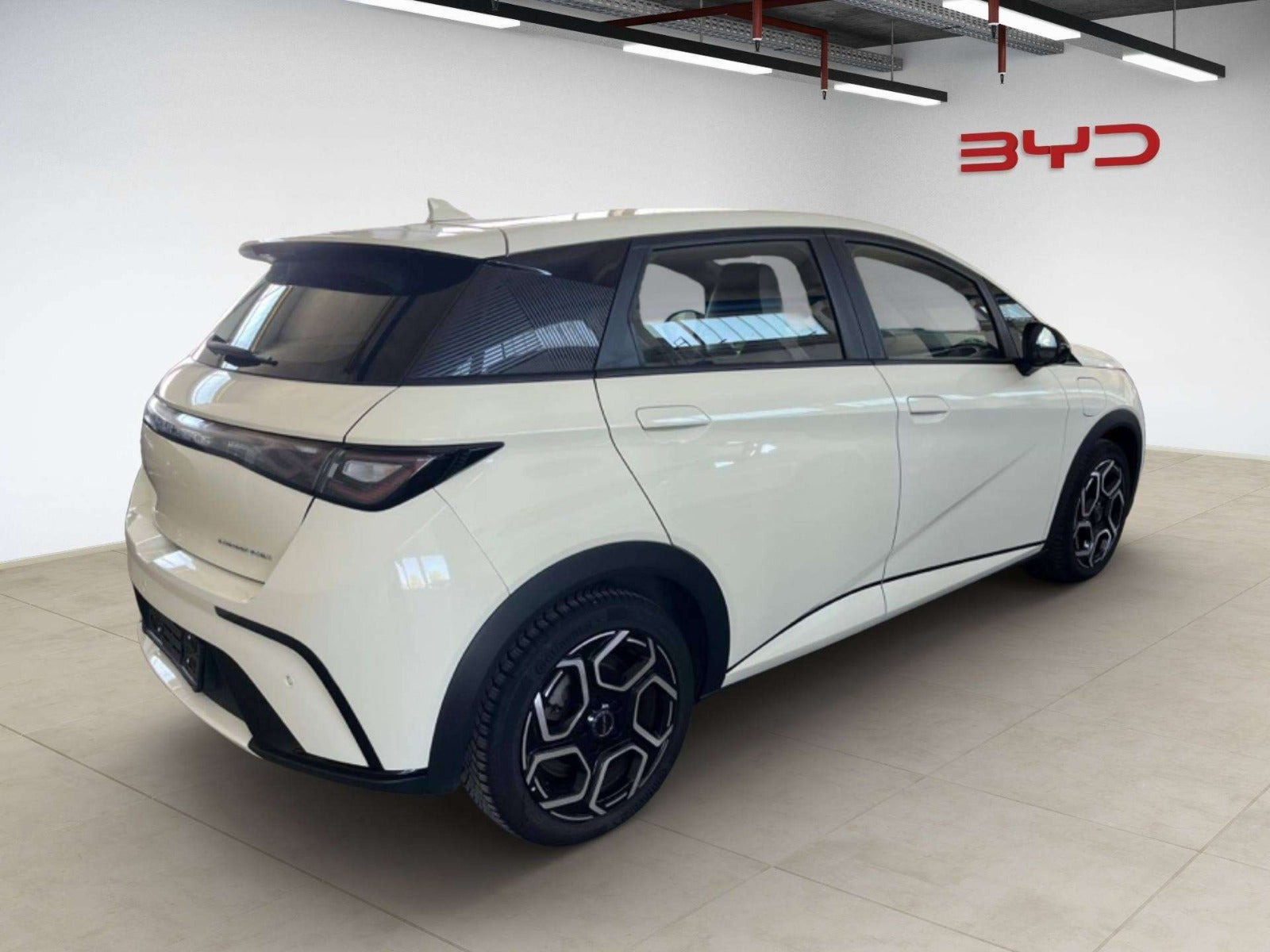 Hvid BYD Dolphin fra 2025