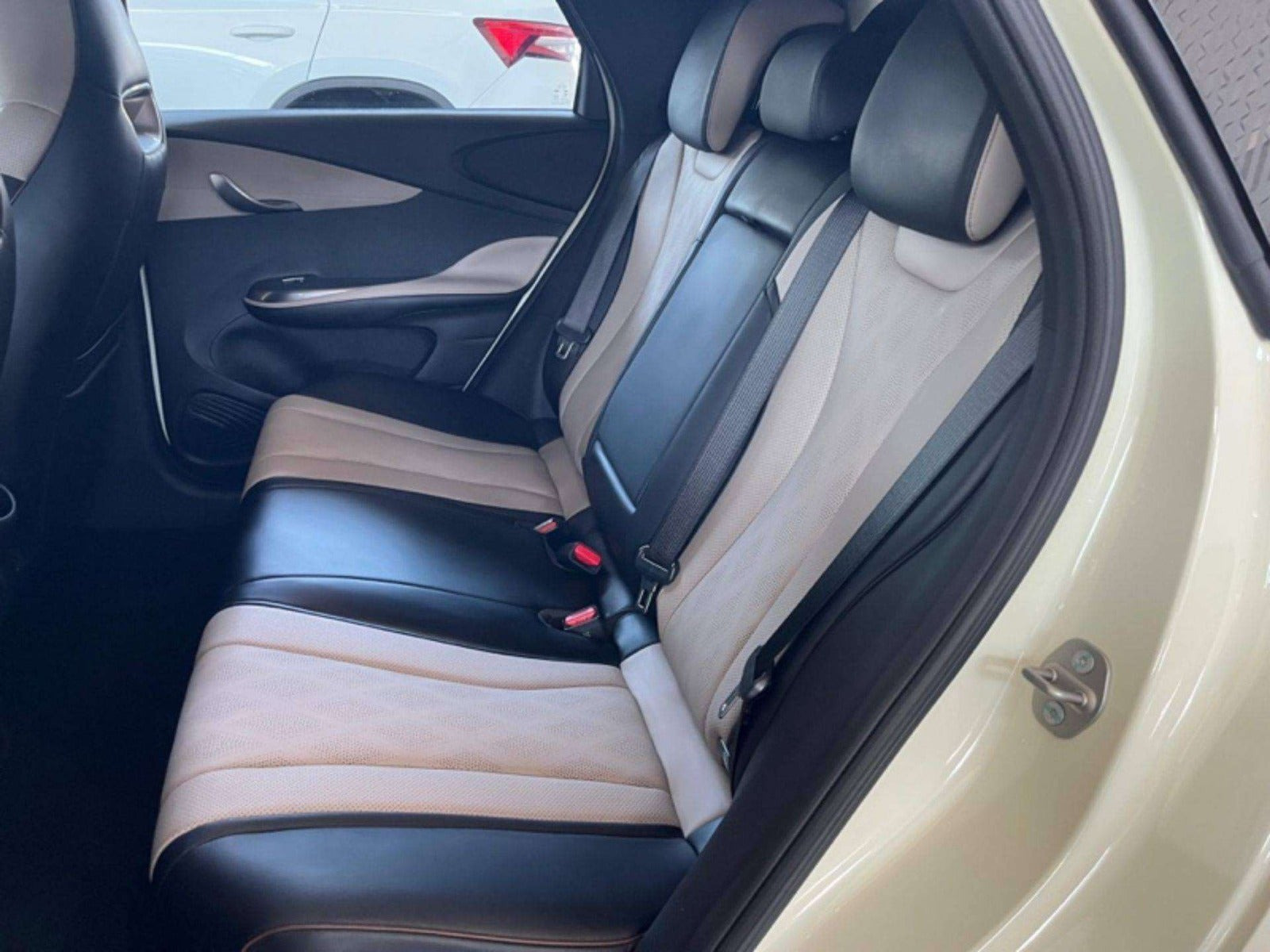 Hvid BYD Dolphin fra 2025