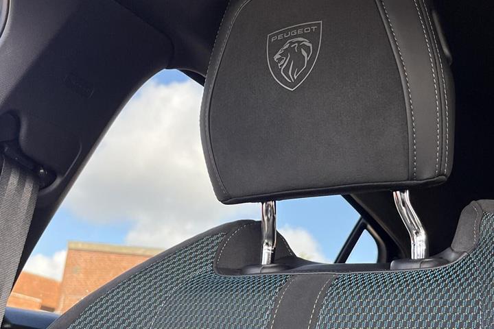 Hvid Peugeot E-308 fra 2024