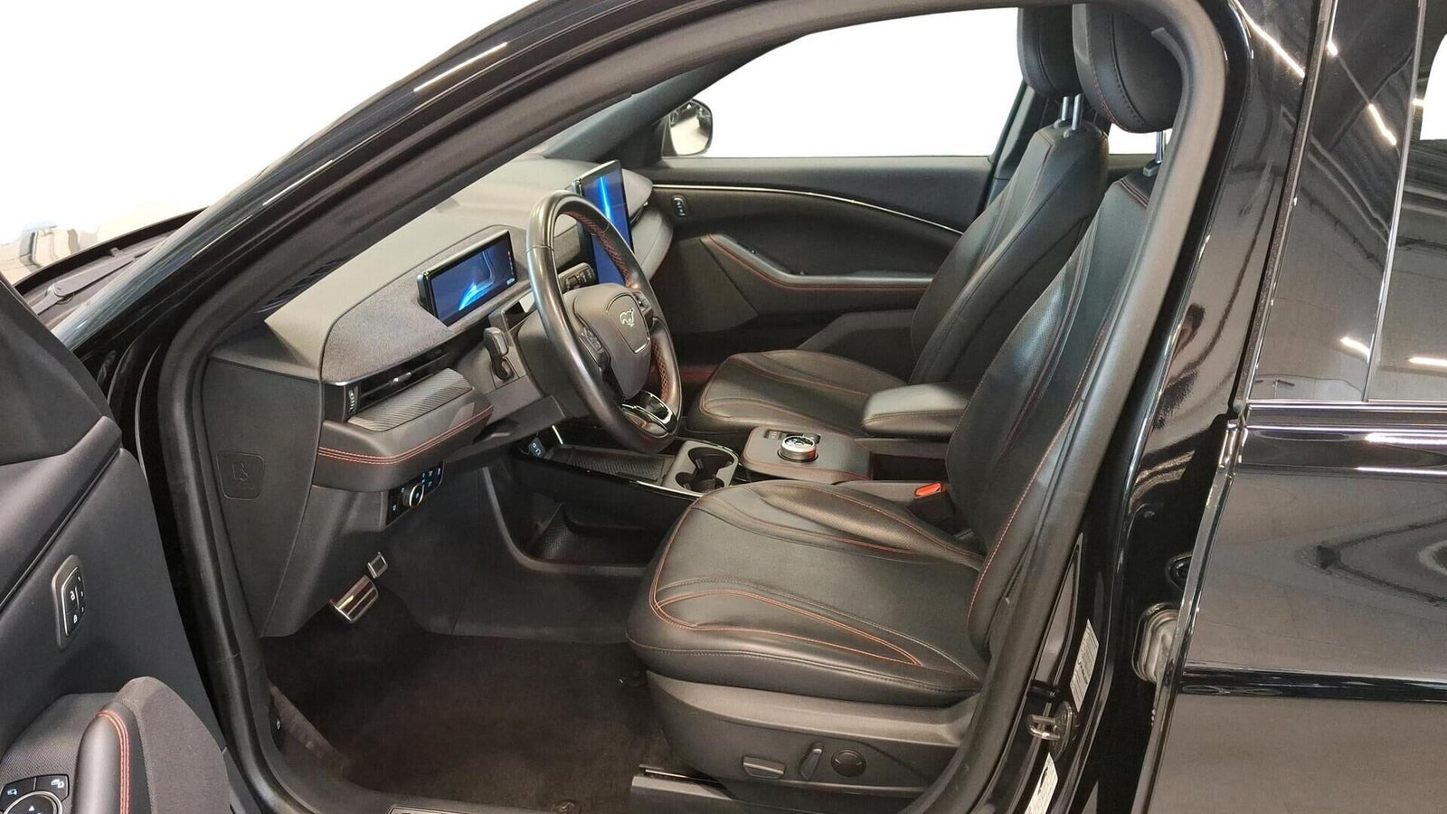 Sort Ford Mustang Mach-E fra 2023