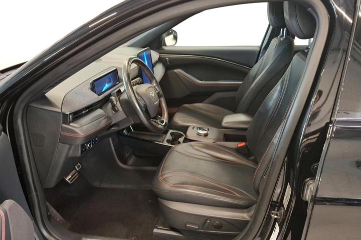 Sort Ford Mustang Mach-E fra 2023