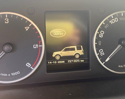 Rød Land Rover Discovery 4 fra 2014
