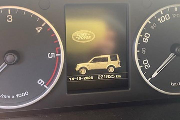 Rød Land Rover Discovery 4 fra 2014