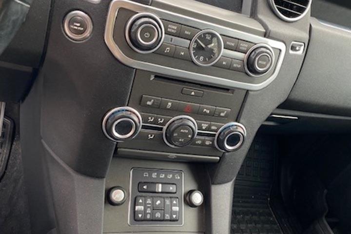 Rød Land Rover Discovery 4 fra 2014