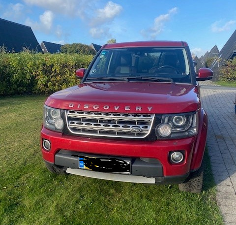 Rød Land Rover Discovery 4 fra 2014