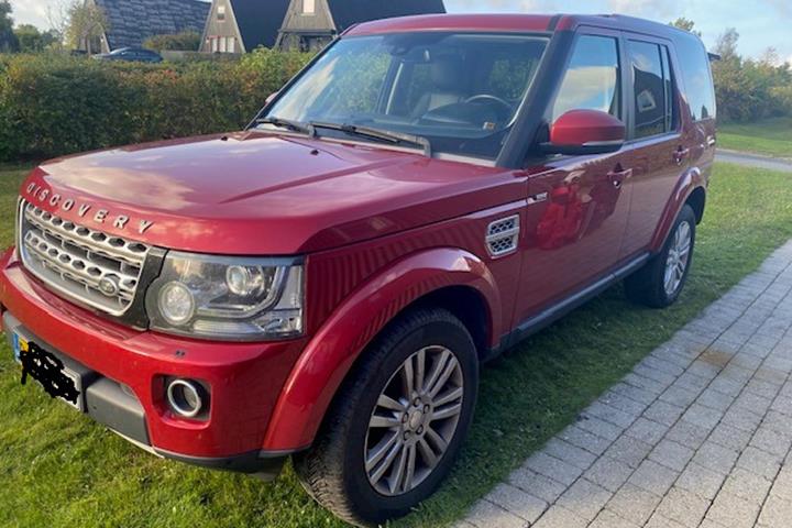 Rød Land Rover Discovery 4 fra 2014